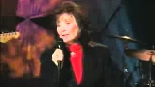 LORRETTA LYNN - I Can&#39;t Hear The Music.wmv