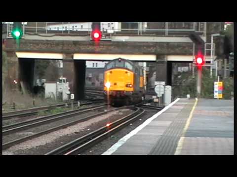 DRS 37608 & 20304 EE combo crawl and thrash out of Kensington Olympia 08/04/2010