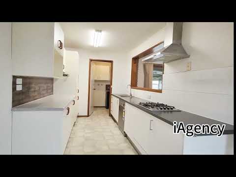 8 Atkins Road, Pakenham, VIC 3810, 3房, 1浴, House