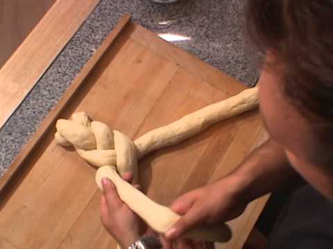 Ukraivin - Strutslia (braided Christmas bread) clip excerpt