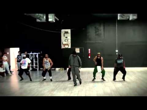 PSY - GANGNAM STYLE _ 2 LEGIT 2 QUIT Mashup feat. MC HAMMER - YouTube_2