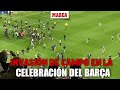 Aficionados del Espanyol invaden el campo para evitar la celebración del Barça en Cornellá I MARCA