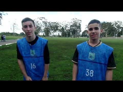 JORGE BRASIL,COM OS ATLETAS DO PRUDENTOPOLIS EM MAIS UM JOGO DE FUTEBOL.