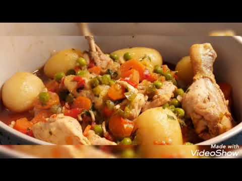 Caldereta de pollo. Con patatas, pimientos y guisantes.