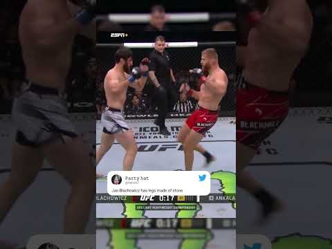 These leg kicks from Jan Blachowicz 😬