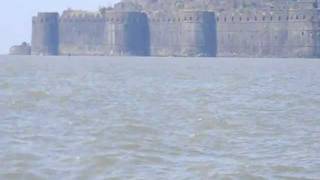 preview picture of video '1:30 hrs Voyage in Arabian Sea to reach Murud Janira Fort- Incredible India'