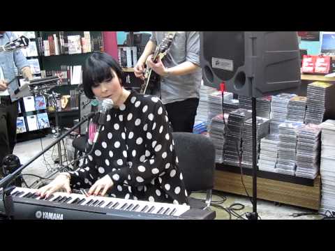 Saint Saviour: Here In Me live Fopp, Covent Garden