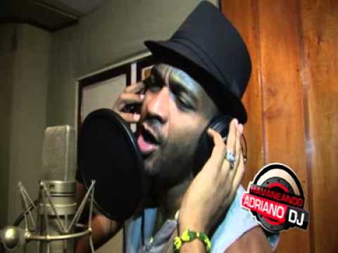 DESCEMER BUENO Y GENTE DE ZONA   BAILANDO