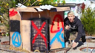 EXPLORING ABANDONED BOX FORT!!