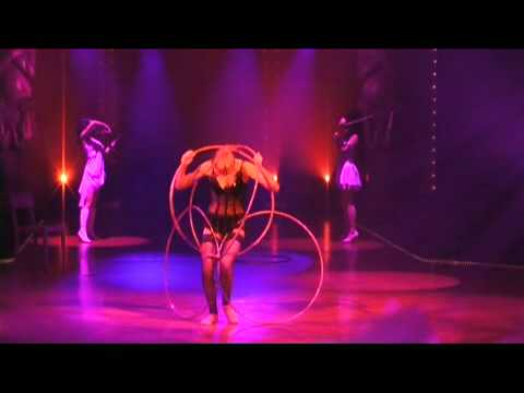 Polina Volchek Hula-hoops "Roxanne"