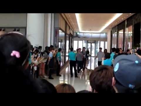 120608 Lee Hyori - 'Closer' Fansigning (Times Square)