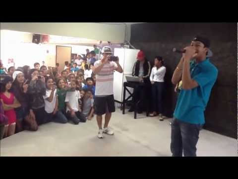 Mc Melqui na ESCOLA ELIAS SHAMMASS  Musica: Hoje Tem Festa