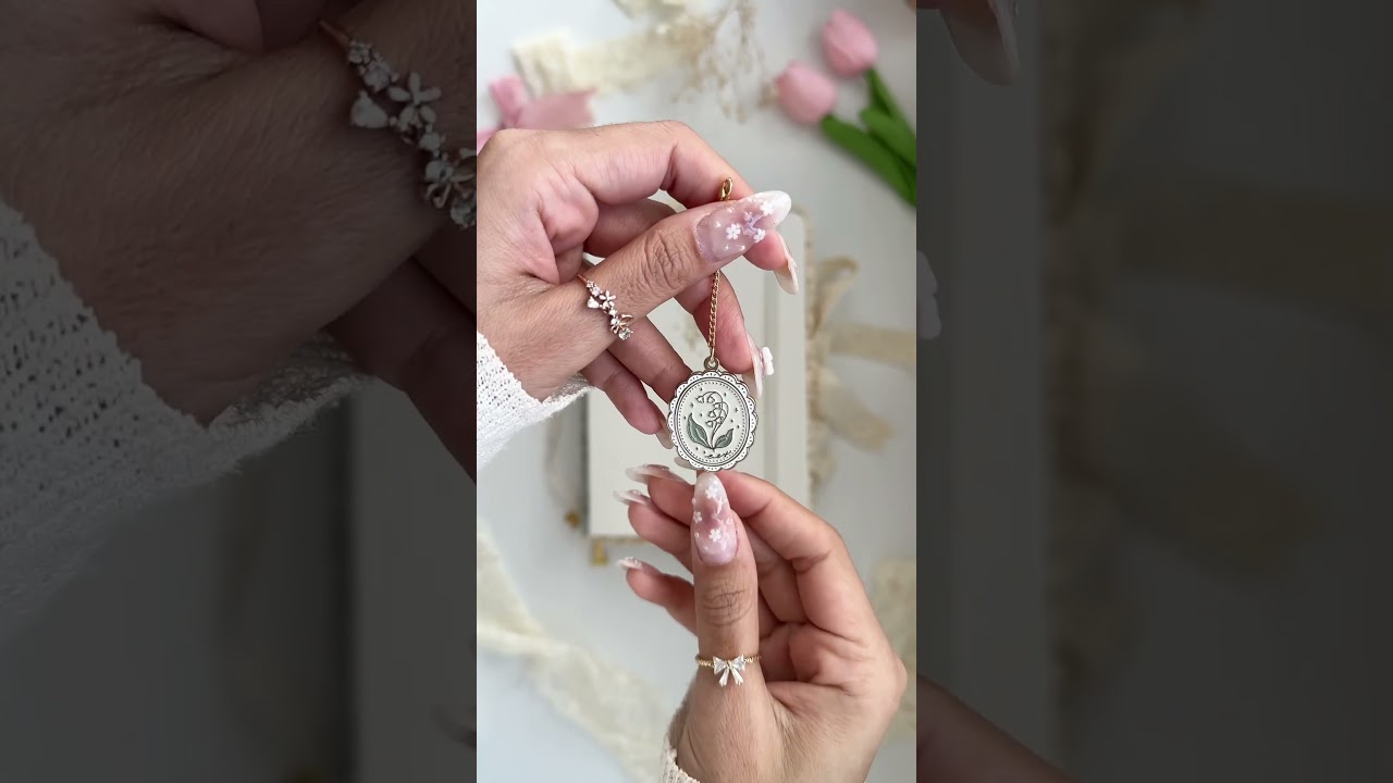 i’m doing a giveaway on IG of my new notebook covers!! if u have it, u can enter my lovelies :)