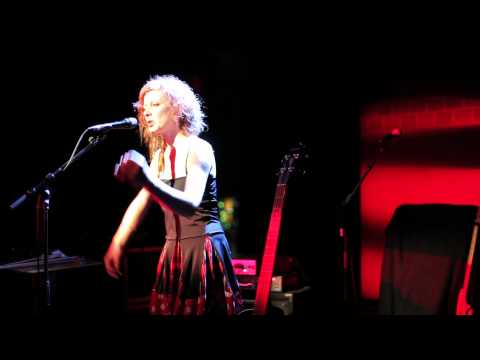 Emilie Lesbros - L'Attraction Terrestre - 2010