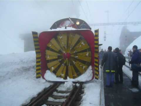 Dampfschneeschleuder RhB Xrot 9213 im Einsatz auf dem Berninapass am 1. März 2009