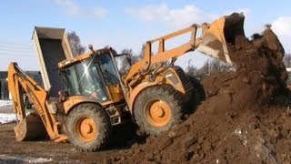 preview picture of video 'Hydrema 926D Pushing Up Frozen Topsoil'