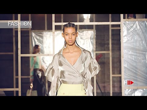 REJINA PYO Fall 2019 London - Fashion Channel
