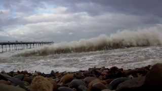 preview picture of video 'Choppy seas at Saltburn'