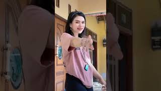 Download lagu Aku yang sendiri tanpa cinta Goyang Tik Tok Cewek Cantik mp3 Download lagu Aku yang sendiri tanpa cinta Goyang Tik Tok Cewek Cantik mp3
