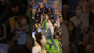 Download lagu OMG! I’m screaming😳 Taeyeon with Karina 💓 after Yoona Confidential Assignment 2 premier #shorts mp3