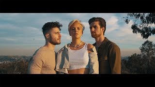 Musik-Video-Miniaturansicht zu Lovely Songtext von Fly By Midnight feat. Betty Who