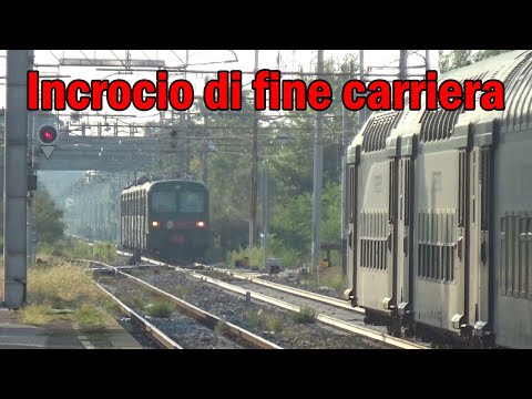 Incrocio a Montello Gorlago tra ALe 582 ed E464 con carrozze a 2 piani Casaralta di Trenord