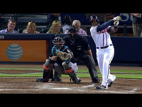 MIA@ATL: J. Upton schlägt einen Two-Run-Homerun ins Center
