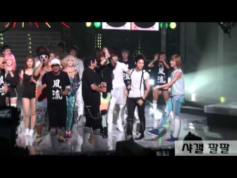 [So cute] 100730 SHINee boys enjoying ending stage rehearsal @ MB
