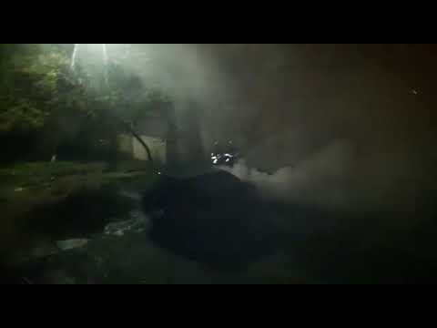 Dorohoi News - Autoturism cuprins de flăcări într-o parcare din Dorohoi (22.11.2017)