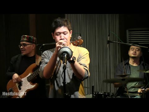 Glenn Fredly - Mungkinkah @ Mostly Jazz 29/06/2012 [HD]