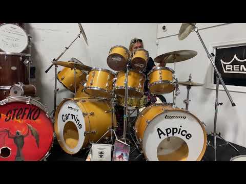 Nicko McBrain plays Carmine Appice Realistic Rock kit Drum Museum