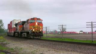 preview picture of video 'BNSF 4428 East near Lee, Illinois  on 5-16-09'