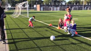 preview picture of video 'Soccer Boys Voetbalclinic mini F pupillen BS Bleiswijk 2013'