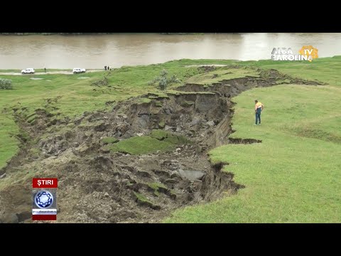 Pământul a luat-o la vale în Totoi