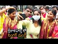 Singer Mangli Crazy Fan Following At Sri Kalahasti Temple Singer Mangli Latest Video News Buzz