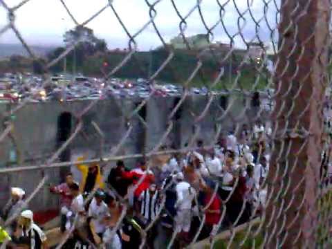 CHARANGA DO GALO - SAIDA DA ARENA DO JACARE - GALO 4 X 0 BOTAFOGO - 27-11-11.mp4