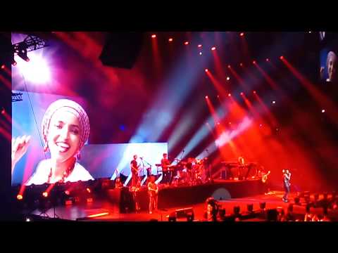 Maroon 5 - Girls Like You ft. Cardi B - Live