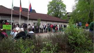 preview picture of video 'Maibaum aufstellen in Bad Eilsen 2012'