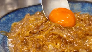 ふかひれ丼　boiled shark fin with brown sauce on the rice.