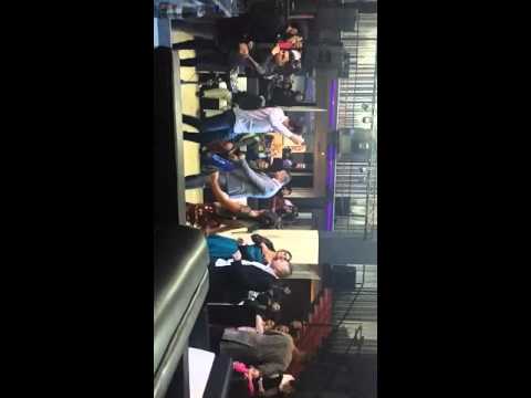 Frumos dansează fata ( la botez )