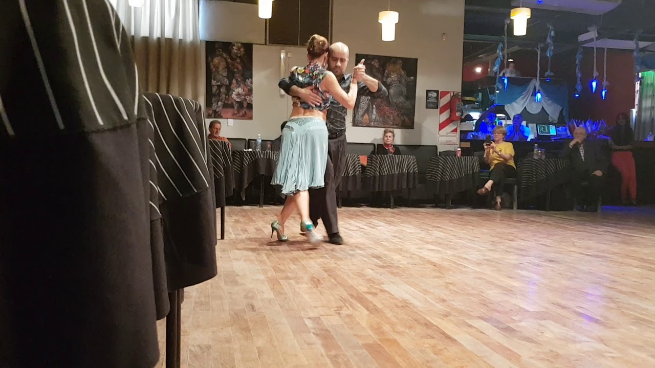 Claudia Jakobsen y "Carlitos" Díaz 1/2 en Sol de Arrabal Milonga (13-sept-18)