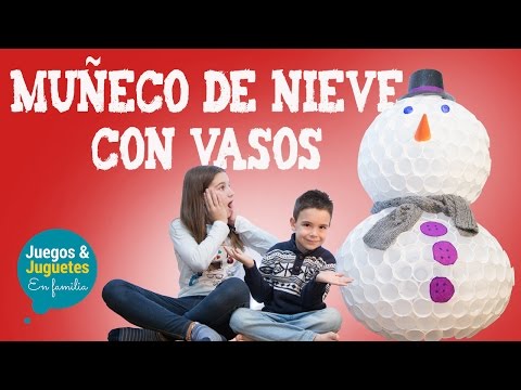 HACEMOS UN MUÑECO DE NIEVE CON VASOS ⛄️ // Juegos y Juguetes en Familia