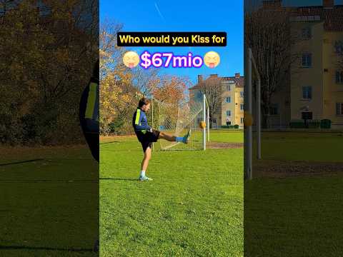 Who would you kiss?🫢👀