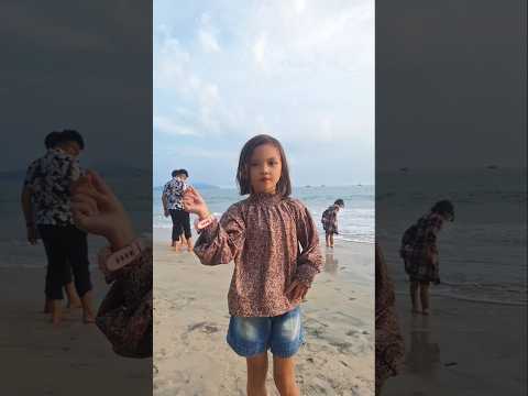 joget dipinggir pantai#shorts #pantaimarina #viral#dance #zalfa