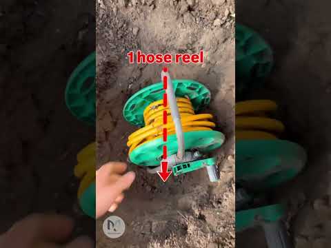 Membuat Bunker Dengan Sekop Mainan