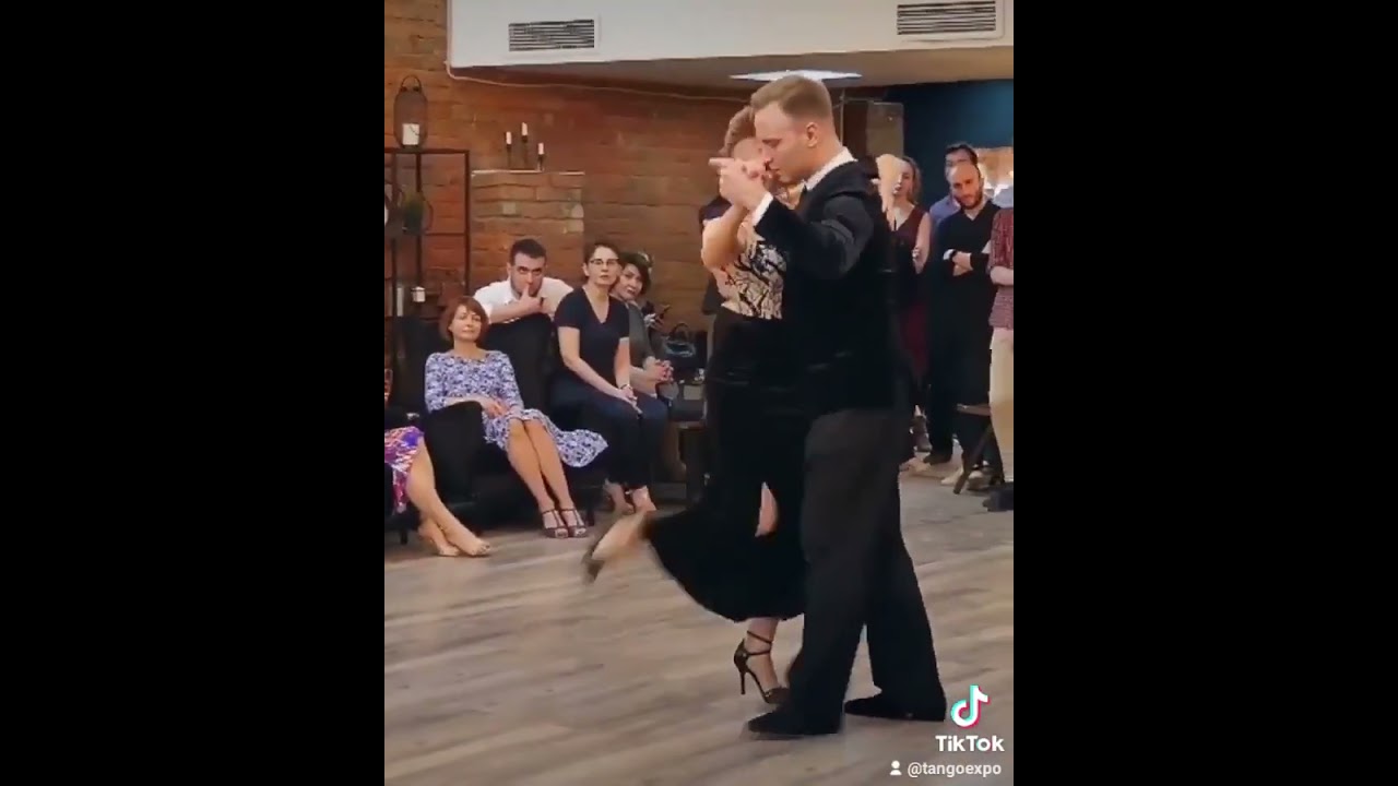 🤍 Follow ➡️ @tangoexpo Performers:  Nikolay Fanagin y Yulia Burenicheva #tango #tangoargentino