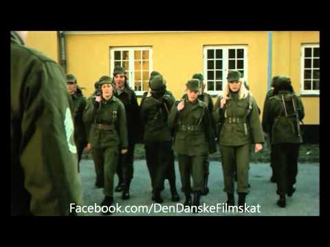 Piger i trøjen 2 (1976) - Vasby er blevet forkølet og har mistet stemmen.