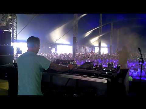 Global Gathering 2011 - Redlight & Dread MC