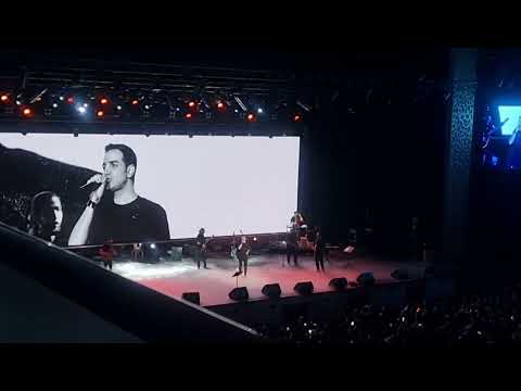 "Shahre Khakestari" live by mohsen yeganeh  اجرای زنده آهنگ "شهر خاکستری" محسن یگانه کنسرت تهران