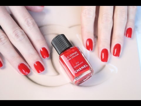 Chanel RED NAILS Le Vernis 717 Coquelicot - application and swatch
